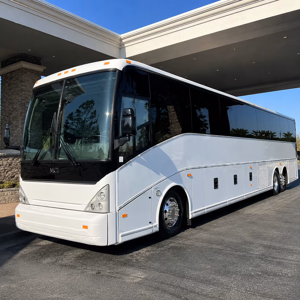 daily commuter shuttle buses from the fullerton metrolink station