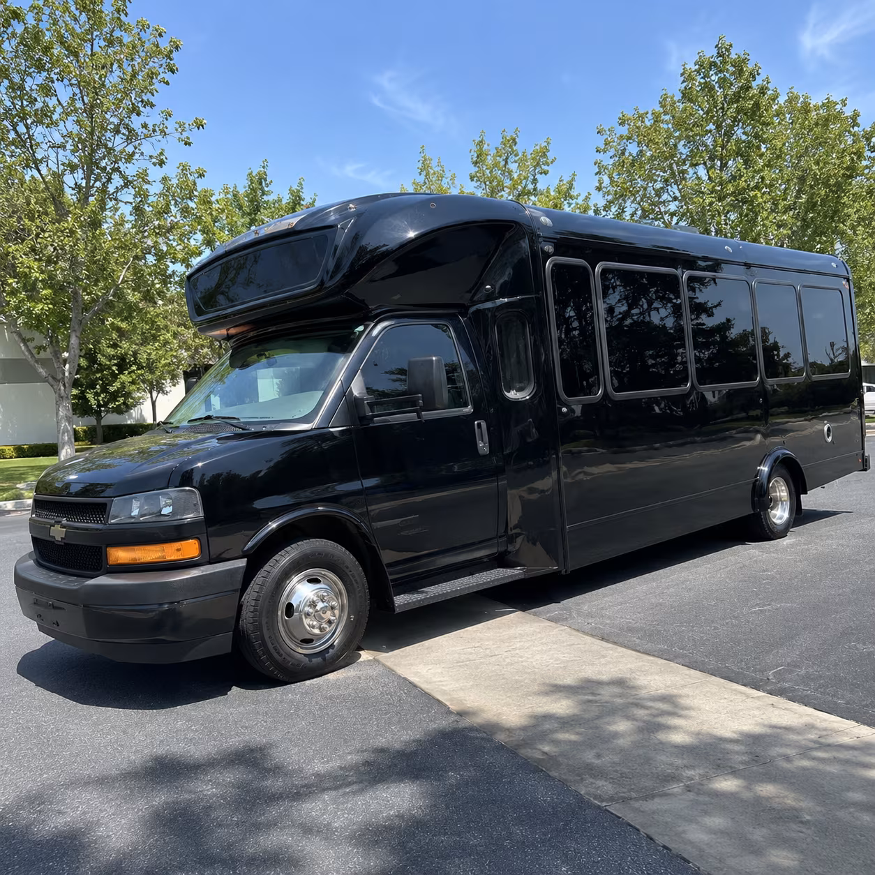fullerton 15 passenger party bus