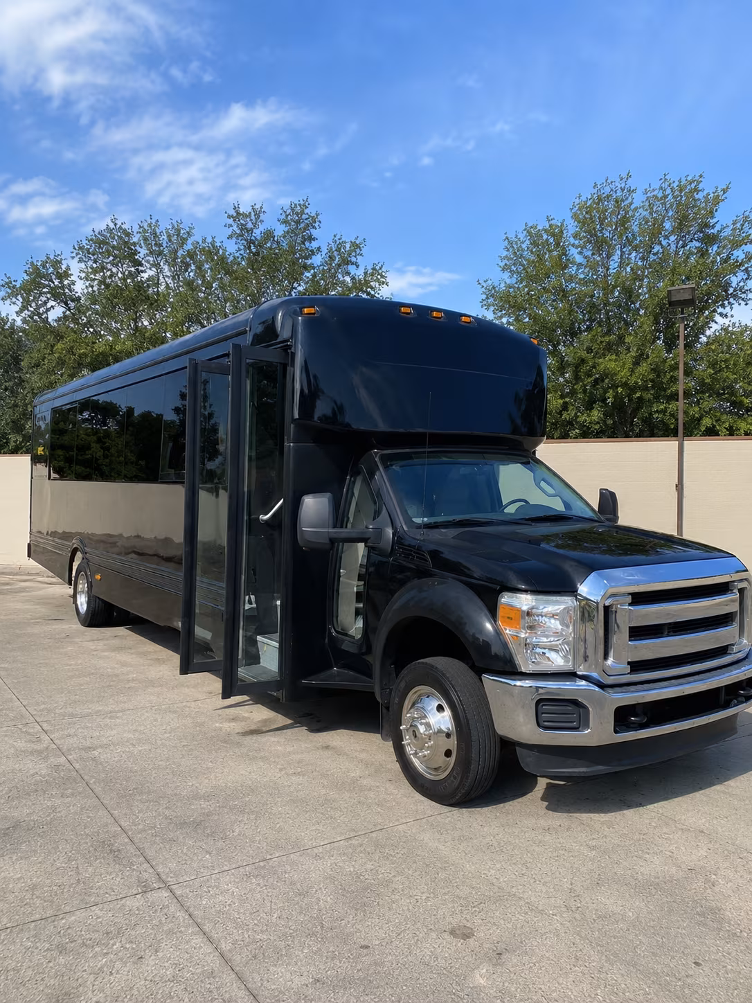 fullerton 20 passenger party bus